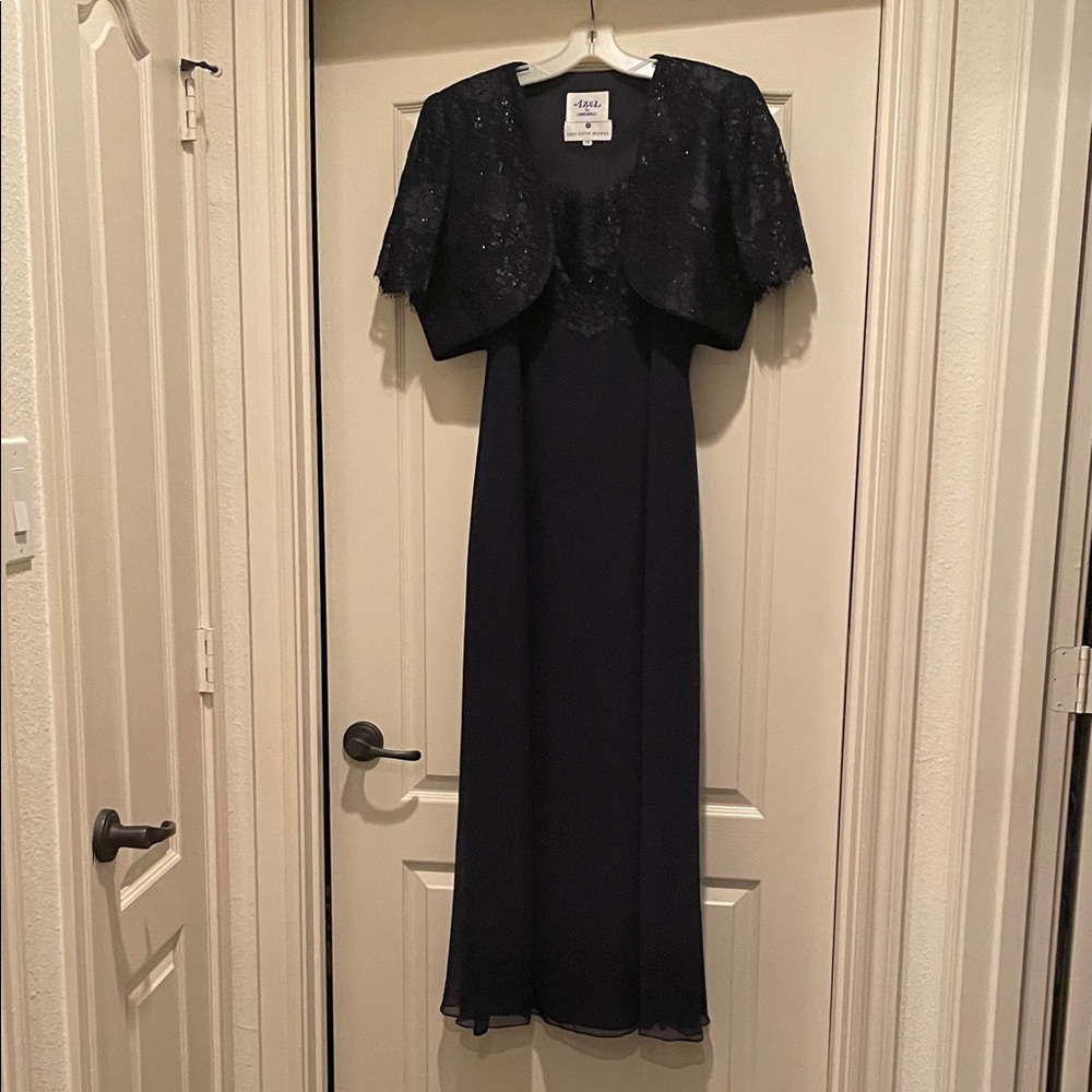 Elegant Navy Maxi Dress with Lace Detail